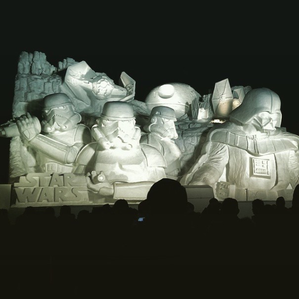 Las esculturas gigantes del Imperio.