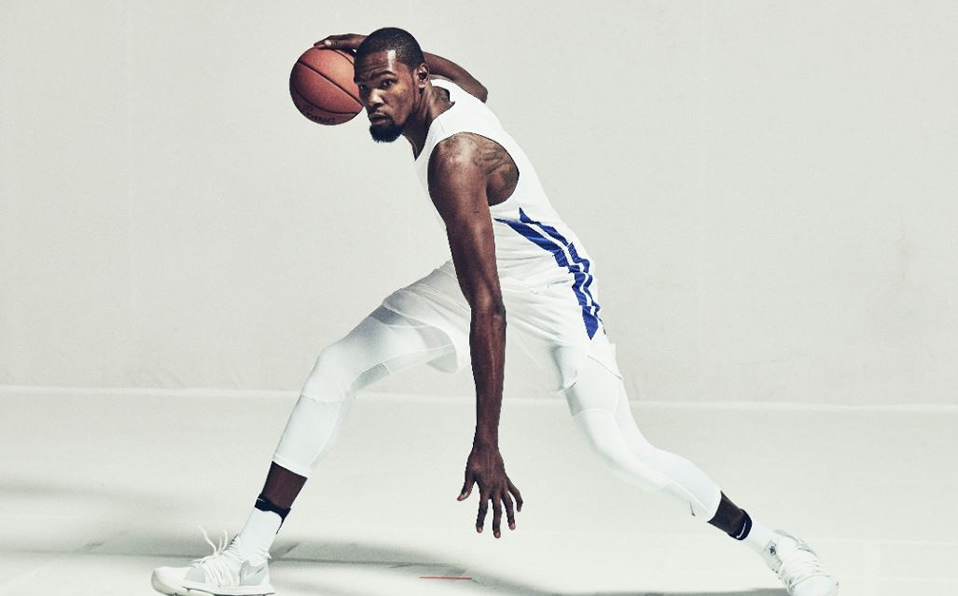 9. Kevin Durant: 425 MDD - Basquetbol (Twitter @AlaskaAir)