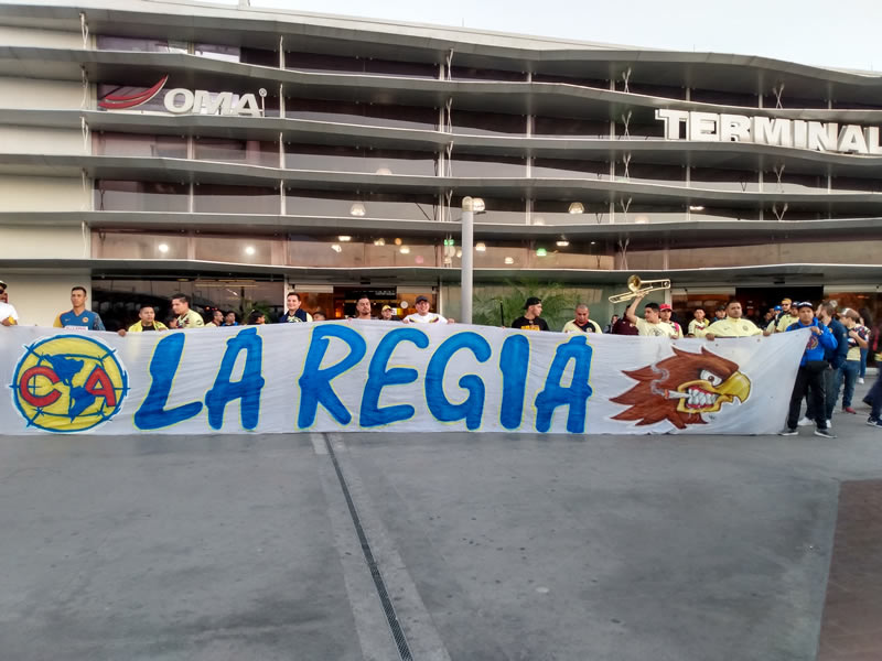 Los aficionados americanistas de Monterrey no pudieron tener contacto con los jugadores. FOTO: Sahid Hernández.