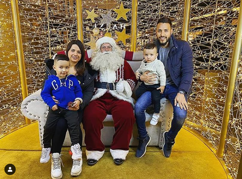 El Pollo Saldívar se tomó la foto del recuerdo con su familia.