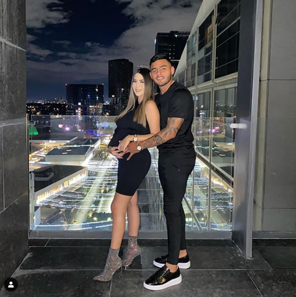 Alexis Vega disfrutó de la Noche Buena al lado de su pareja.