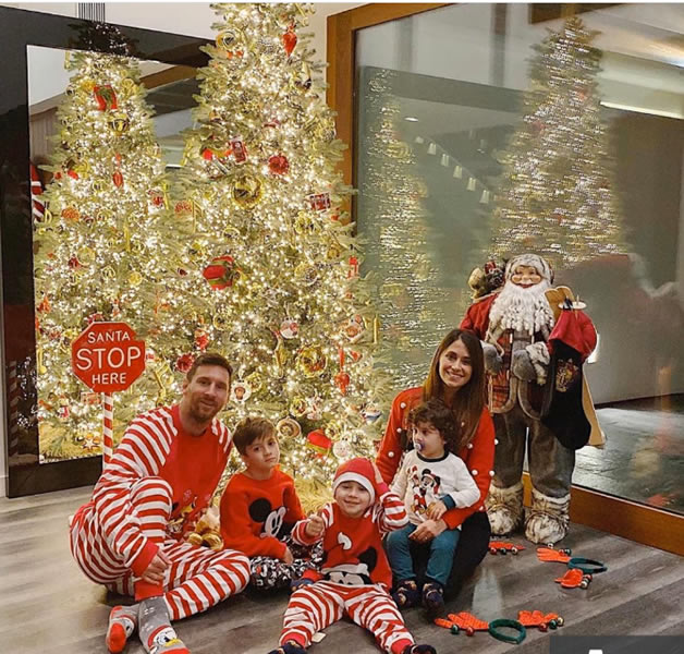 Messi festejó al lado de su familia, ya que todos se disfrazaron en la Noche Buena.