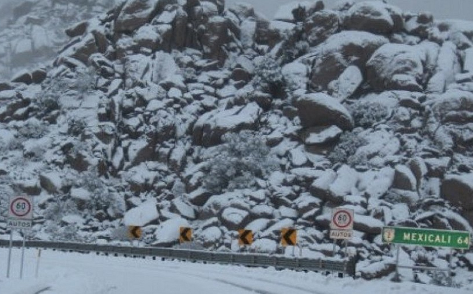 Así luce la segunda nevada en el estado de Baja California.