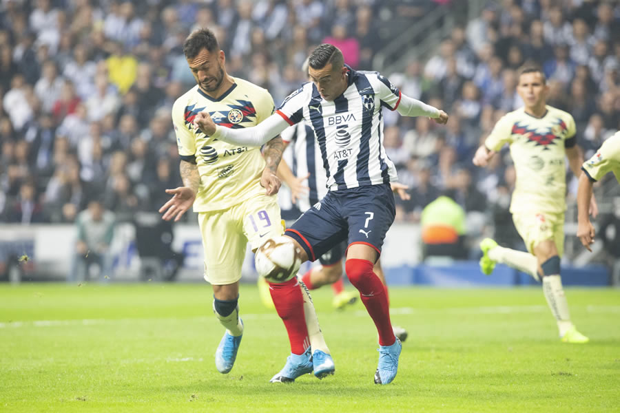 Funes Mori pelea el esférico ante Aguilera, FOTO: Mexsport.