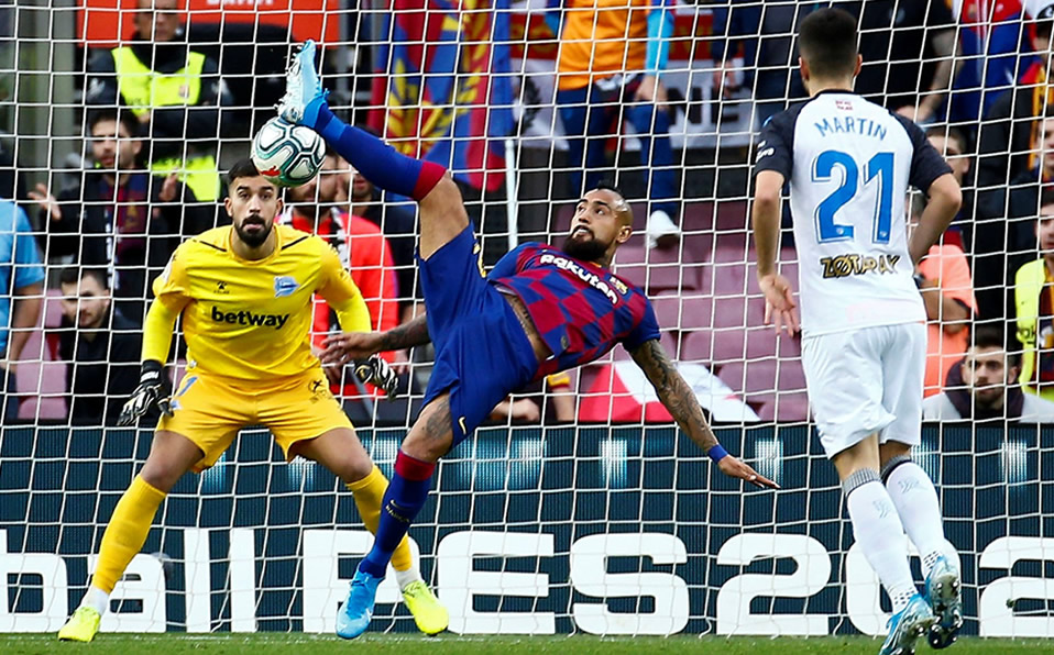 Arturo Vidal se quedaría en el Barcelona si sale Carles Aleñá al Betis (EFE)