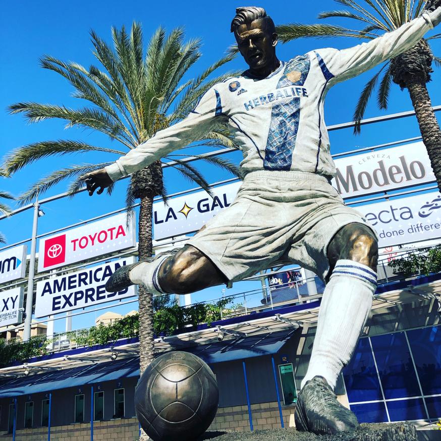 LA Galaxy juega en el Dignity Health Sports Park (27 mil aficionados)