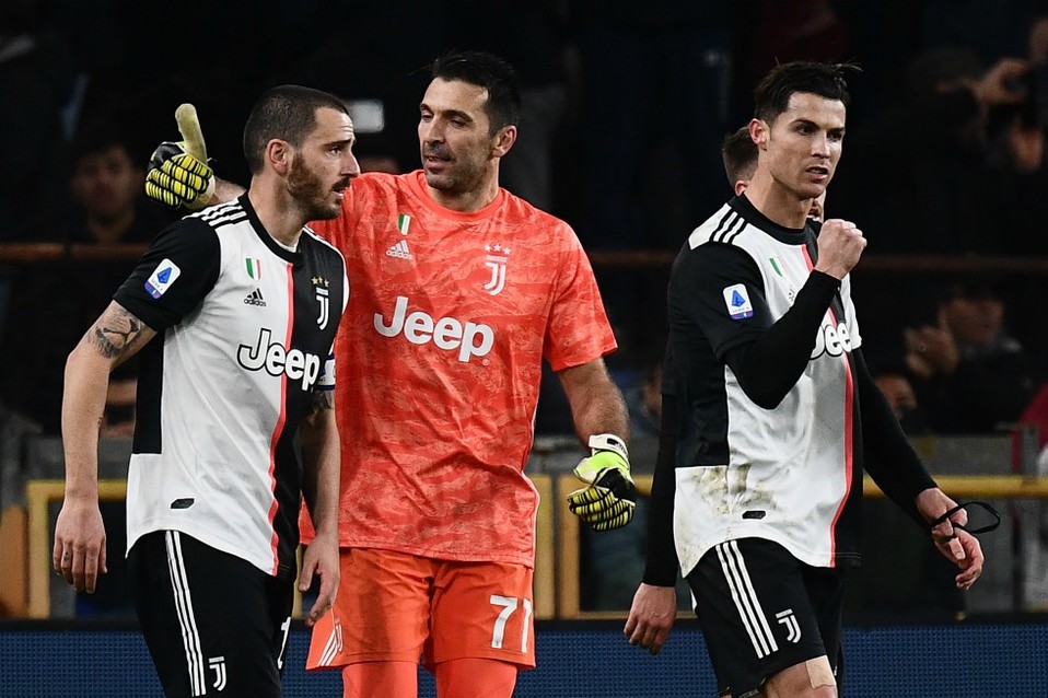Gianluigi Buffon | 41 años | Juventus | Aunque ya no es titular con la Juve, cuando defiende su arco, sigue siendo casi imposible de superar.