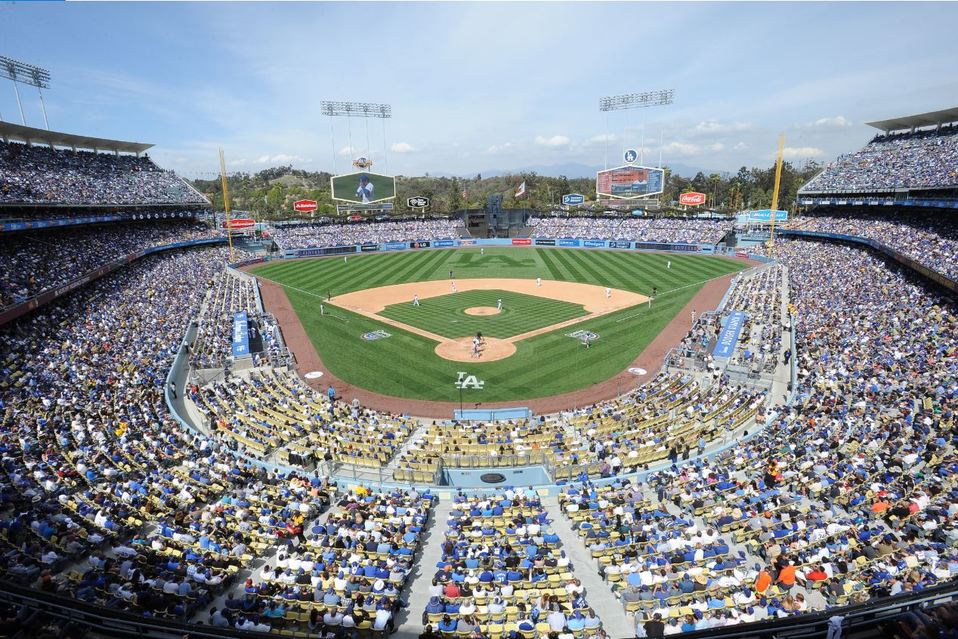 El inmueble con más tradición es el Dodger Stadium (56 mil aficionados)