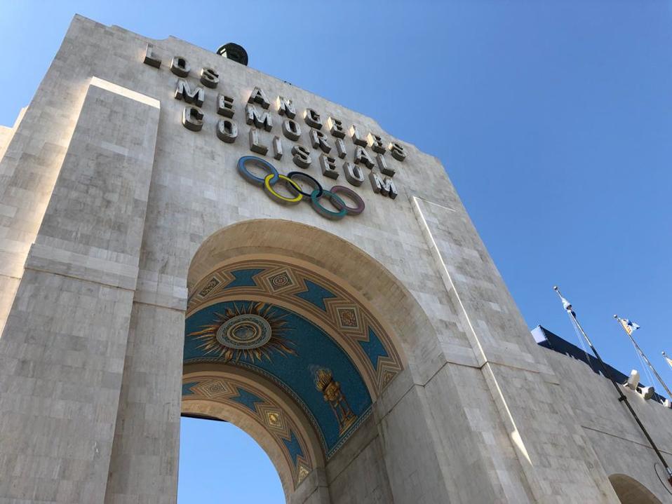 Memorial Coliseum tiene también una gran dosis de historia (78,467 aficionados)