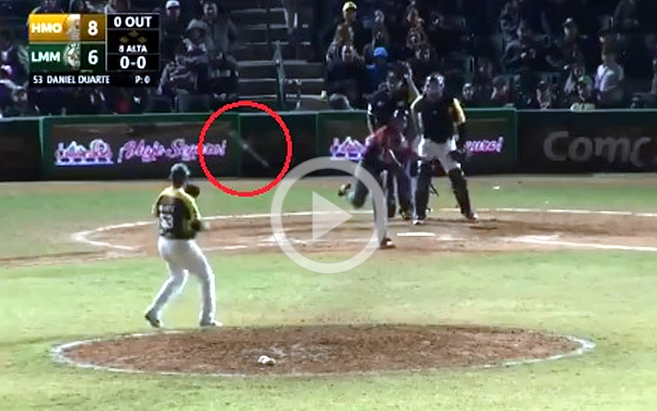 [VIDEO] Le dan bolazo... y le avienta el bat al pitcher