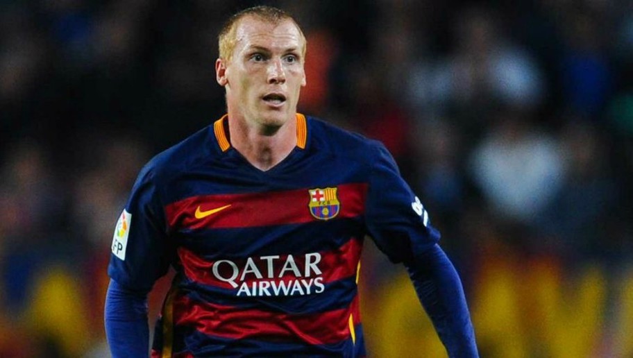 Jérémy Mathieu | Sporting Lisboa (Portugal) | Tras su paso por Barcelona, el defensa ya se plantea colgar los botínes, al no tener mayor actividad.
