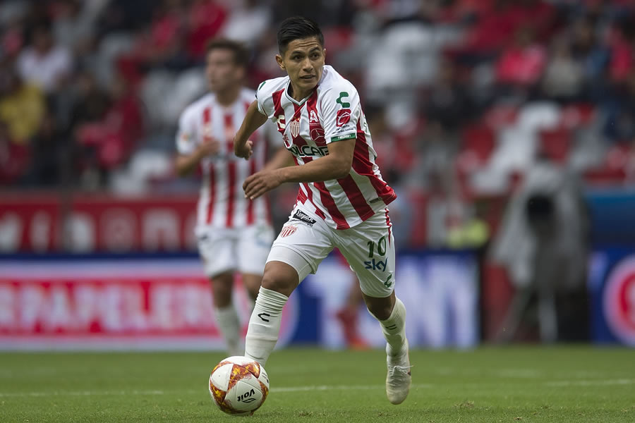 En tres campañas con Necaxa, Dieter Villalpando logró la regularidad que no había obtenido en otros clubes, al grado de que hoy es de Chivas. FOTO: Me