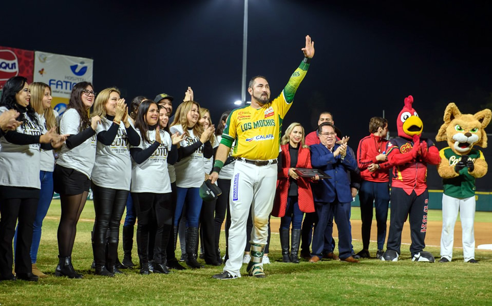 Soto recibió el reconocimiento acompañado de su familia. (Foto: @verdesxsiempre)