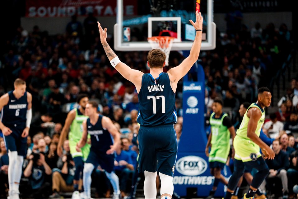 Luka Doncic realizó 31 puntos, 12 rebotes y 15 asistencias. (@dallasmavs)