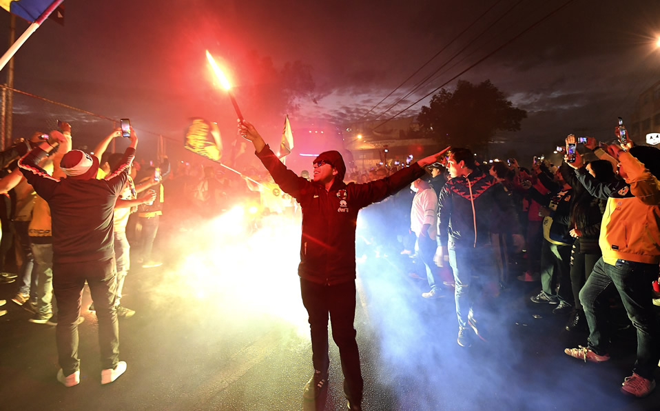 Más de mil personas participaron en el pasillo. (Foto: Mexsport)