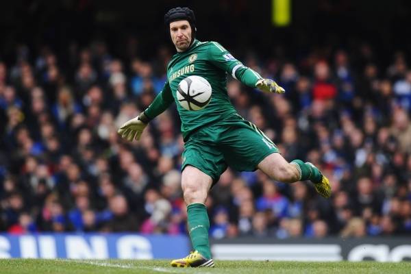 Petr Cech. El espigado arquero checo, que jugó para equipos estelares como Chelsea y Arsenal, también decidió colgar los botines y los guantes.