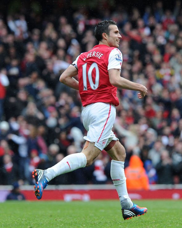 Robin van Persie. Figura de equipos como Arsenal, Manchester United, Feyenoord y Fenerbahçe dijo adiós dejando un legado imborrable.