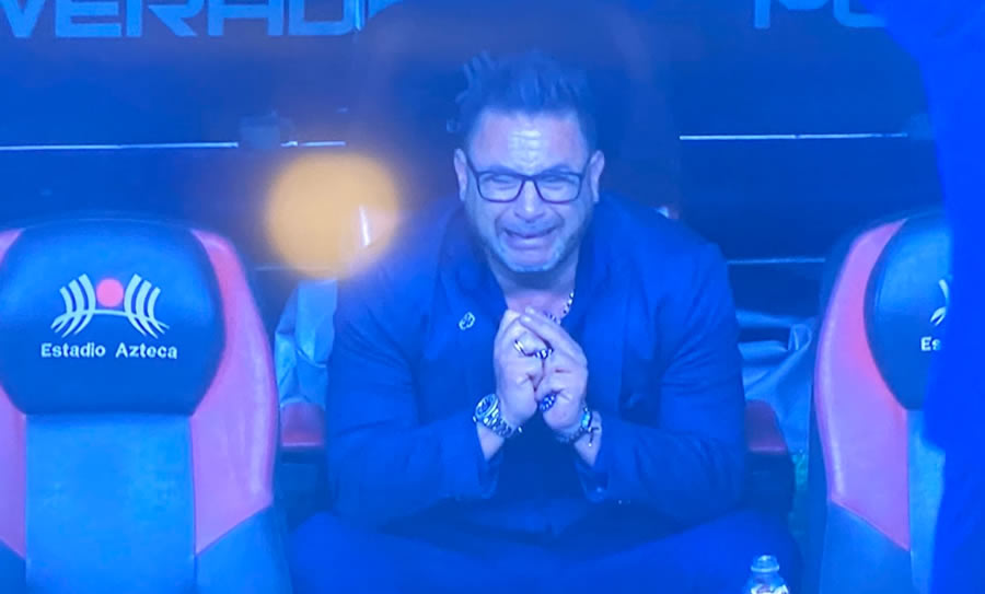 El Turco se soltó a llorar en cuanto Rayados se consagró campeón.