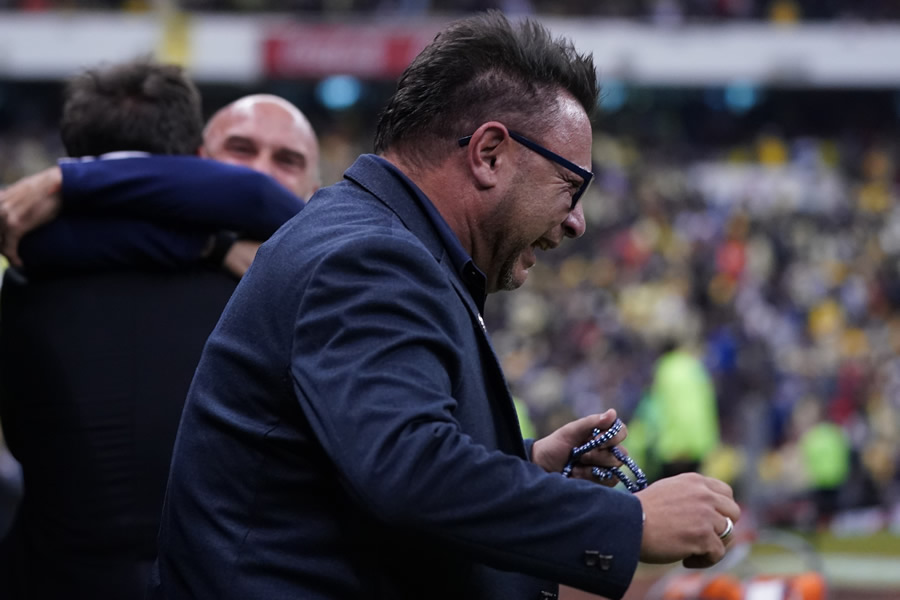 Antonio Mohamed junto a su inseparable rosario. (Foto: Imago7)