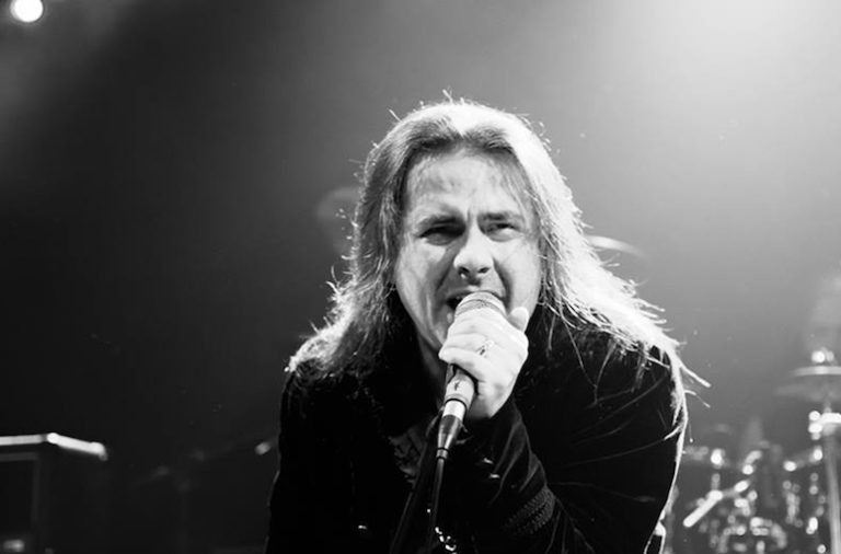 André Matos. Quien fuera vocalista de Angra y otros grandes proyectos murió de un infarto a los 47 años de edad.