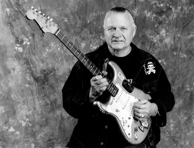 Dick Dale. Este guitarrista que revolucionó los géneros del surf y el rock murió a los 81 años dejando un legado musical insuperable.