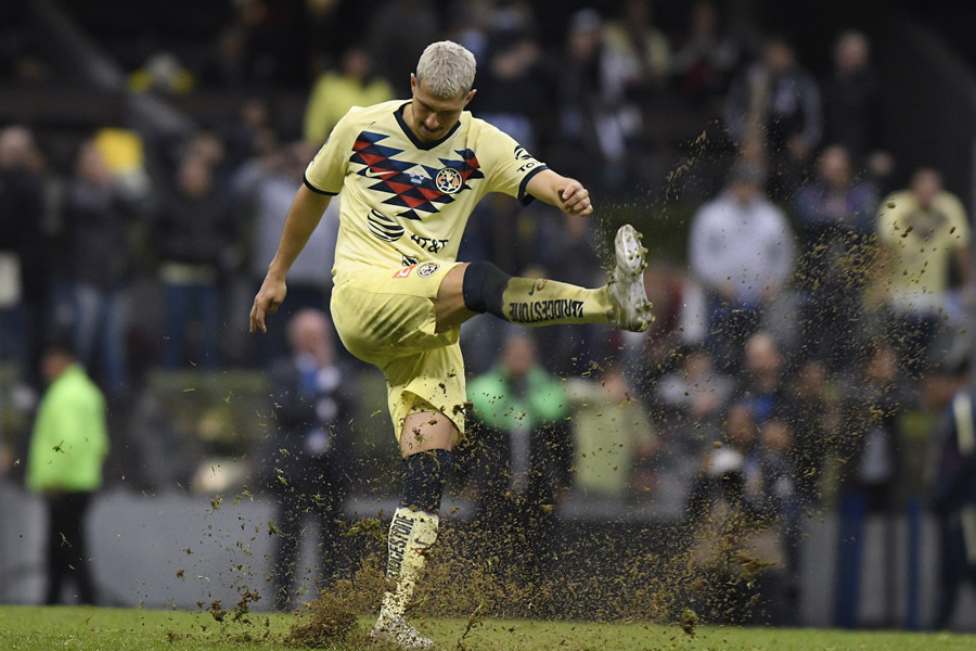 Guido Rodríguez tras fallar un penal ante Monterrey. (Foto: Imago7)