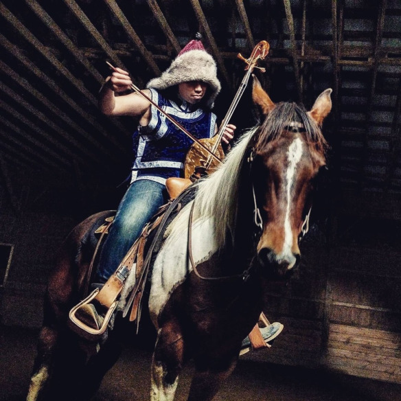 Nature Ganganbaigal. Un joven y prometedor músico que comandó el proyecto Tengger Cavalry murió a los 29 años de edad.