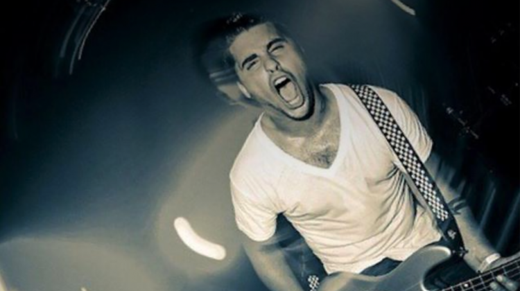 Shane Bisnett. El bajista de la banda de metalcore Ice Nine Kills murió demasiado joven, 31 años, dejando a su esposa y dos niños pequeños.