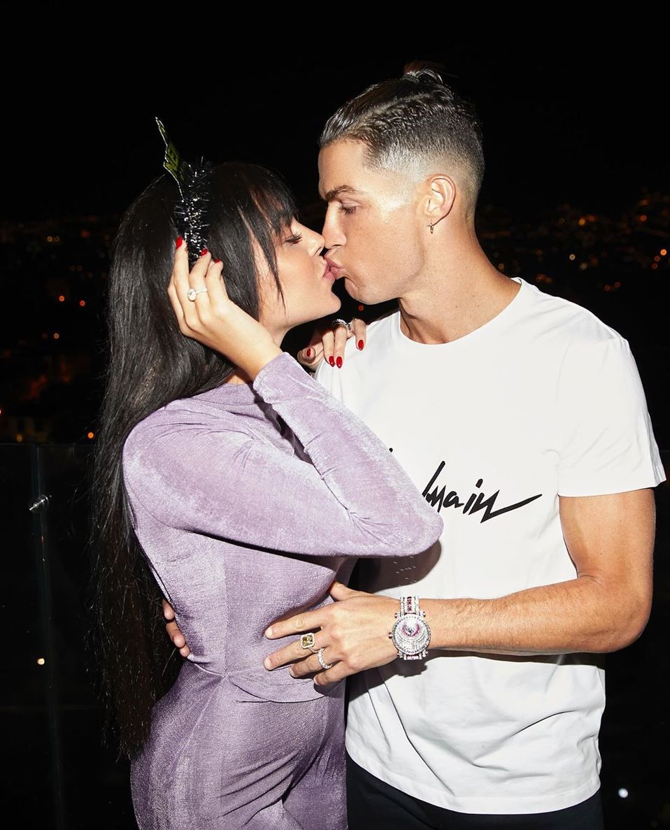 Cristiano y Georgina recibieron el 2020 con baile y mucho amor.