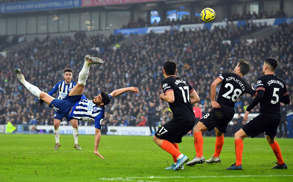 La sublime chilena de Jahanbakhsh con Brighton ante Chelsea este 1 de enero. (Reuters)