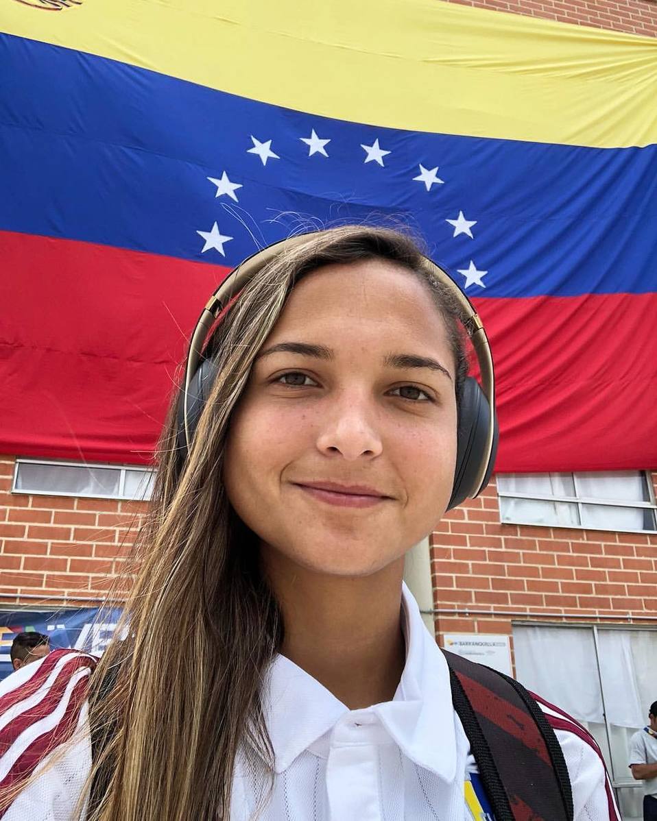 Ella es Deyna Castellanos, una talentosa y bellísima futbolista que es orgullosamente latina.