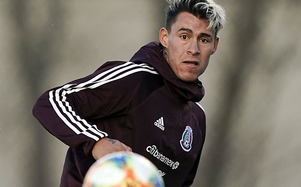 Cristian Calderón / Chivas (22 años): Seleccionado y flamante refuerzo de las Chivas que a pesar de ser defensa tiene gol