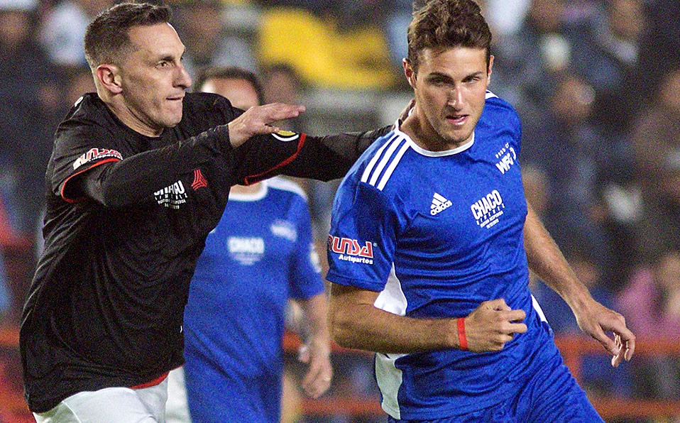 Santiago Giménez / Cruz Azul (18 años): Comienza a tener apariciones con Cruz Azul y con la Selección Mexicana en categorías inferiores.