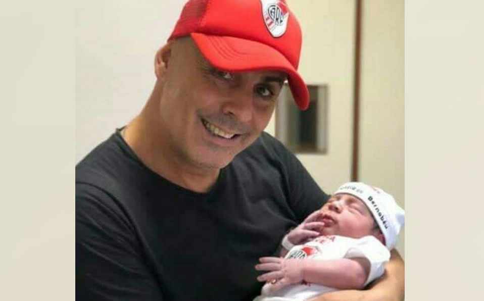 Exárbitro y fan de River Plate nombra a su hijo Santiago Bernabéu (Especial)