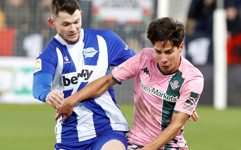 Diego Lainez entró de cambio pero no pudo pesar (EFE)