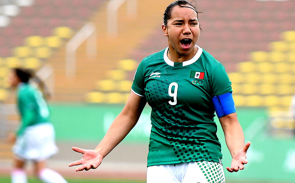 A demás de  Charlyn Corral, tampoco fue llamada la goleadora de la Liga, Desiree Monsiváis. (Imago 7)
