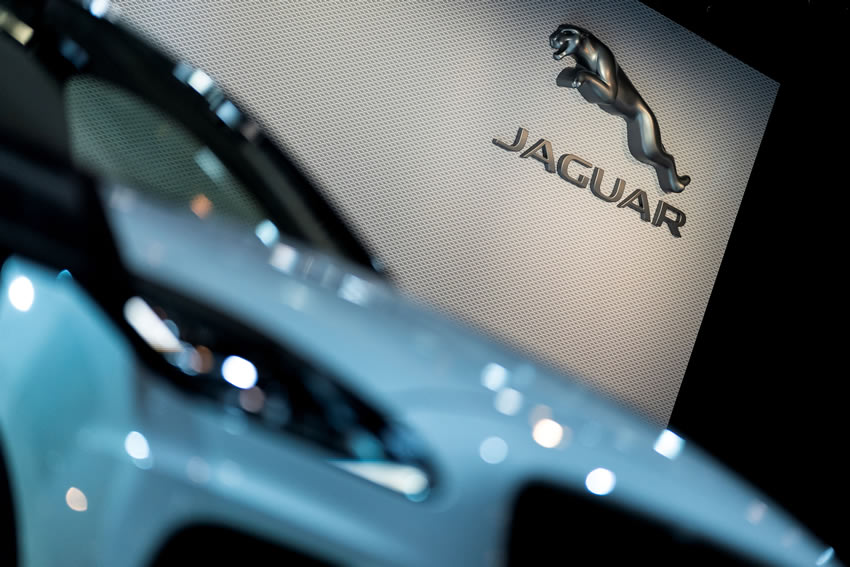 La elegancia de Jaguar en el Brussel Motor Show. Foto: AFP