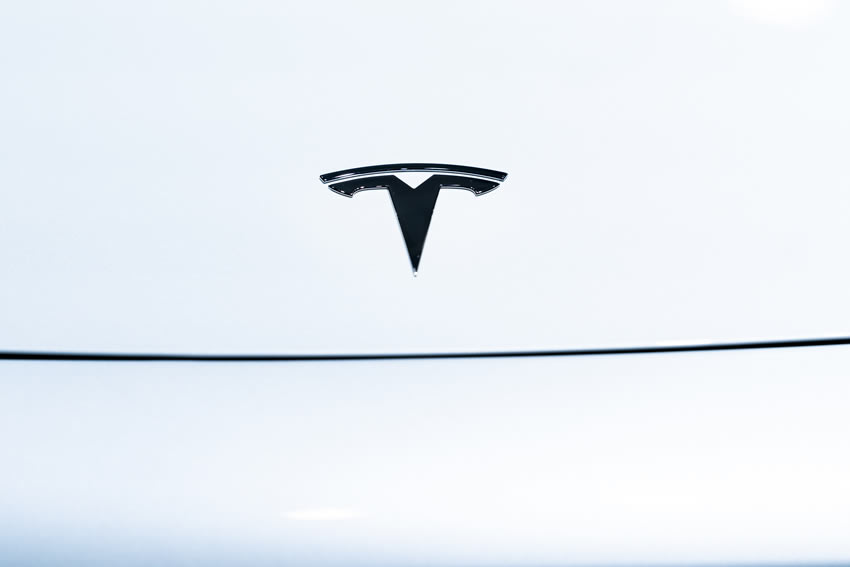 El logo de Tesla llamó la atención. Foto: AFP