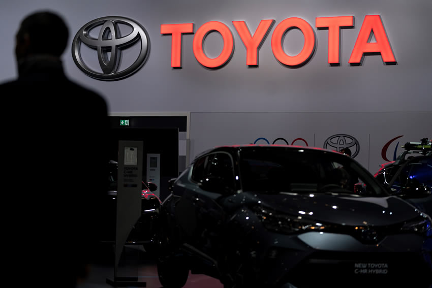 Toyota y su línea también llama la atención en Bruselas. Foto: AFP