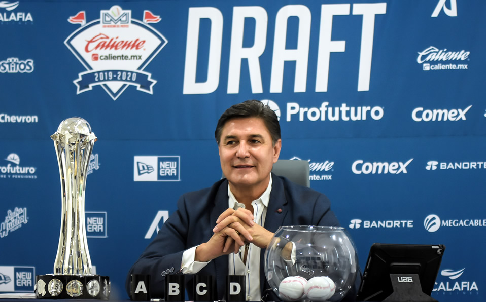 Canizales dirigió la ceremonia del draft para semifinales. (Foto: @LMPbeisbol)