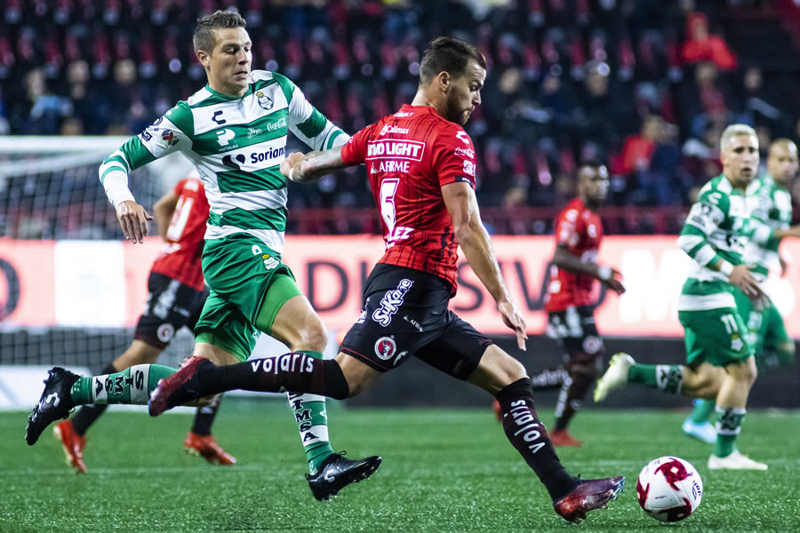 Juio Furch en labores defensivas. FOTO: Imago7.