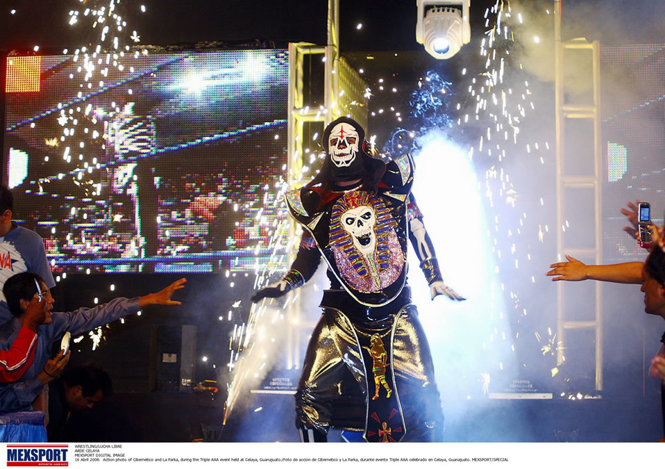 Siempre espectacular a su llegada al Ring (FOTO: Mexsport)