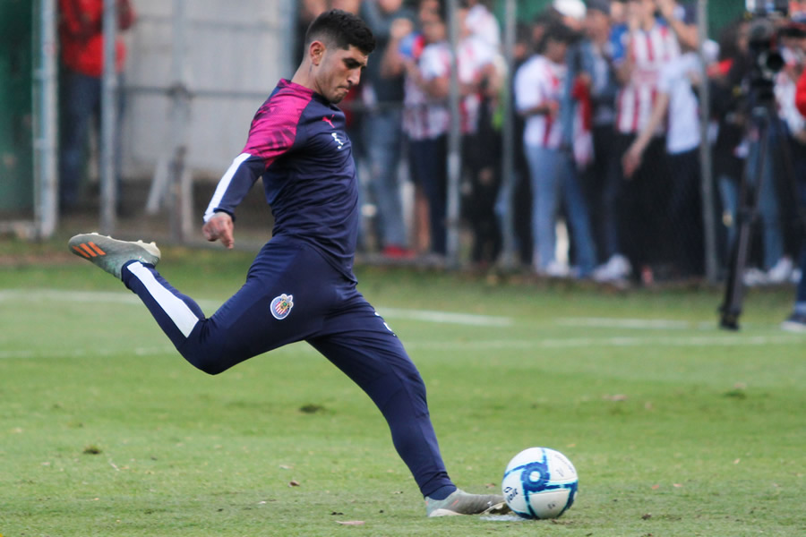 Víctor Guzmán se entrenó este día en Huentitán. (Foto: Imago7)
