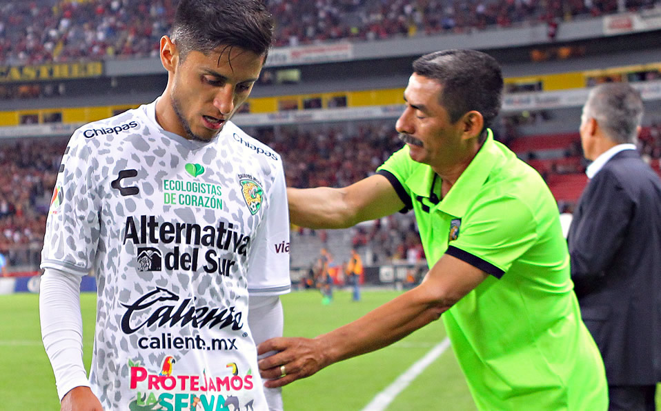 Julio Nava, volante de Jaguares en 2015, fue suspendido ocho meses tras dar positivo por un esteroide. (Imago7)