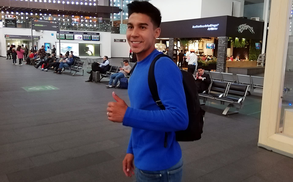 Pol Fernández en el Aeropuerto de la CDMX para viajar a Argentina. (MT)
