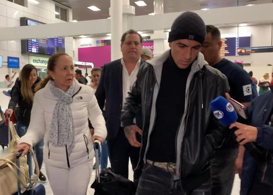 Víctor Guzmán a su arribo a la ciudad de Guadalajara. (Foto: Juan Manuel Figueroa)