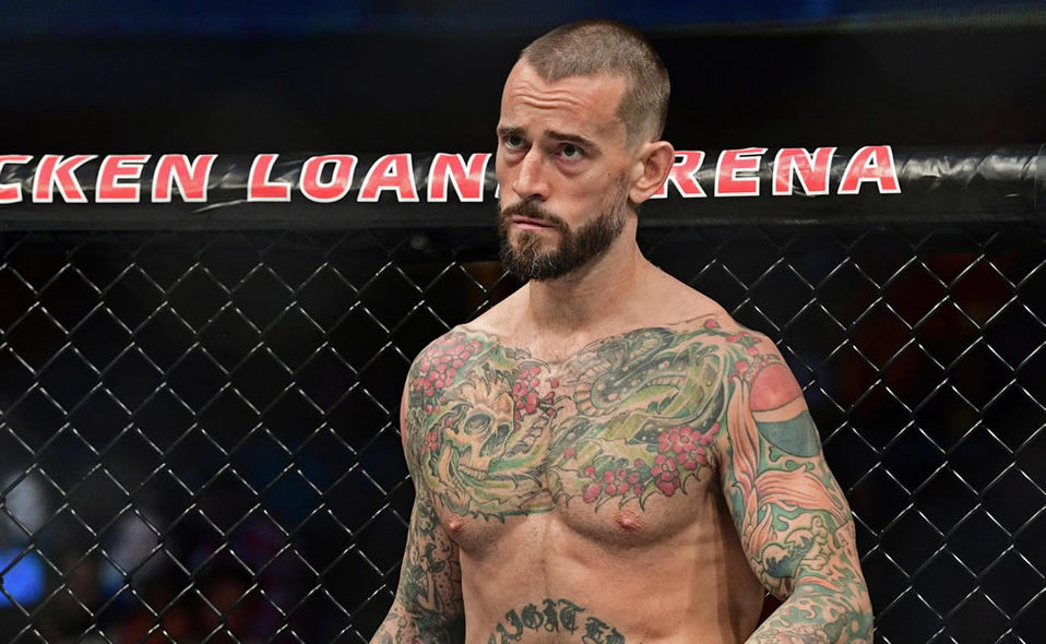 CM Punk: Desde la aparición de WWE Backstage se ha rumoreado sobre su posible aparición.