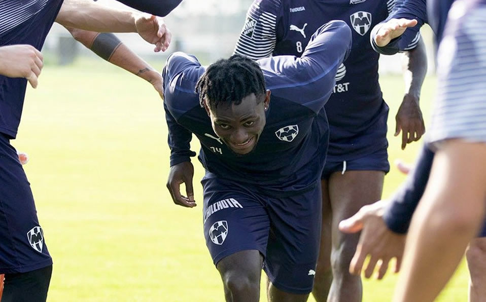 El refuerzo recibió su novatada. (Rayados)