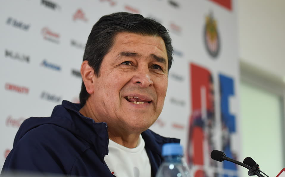 Luis Fernando Tena comprende la decisión del Chicharito Hernández. Foto: Imago7