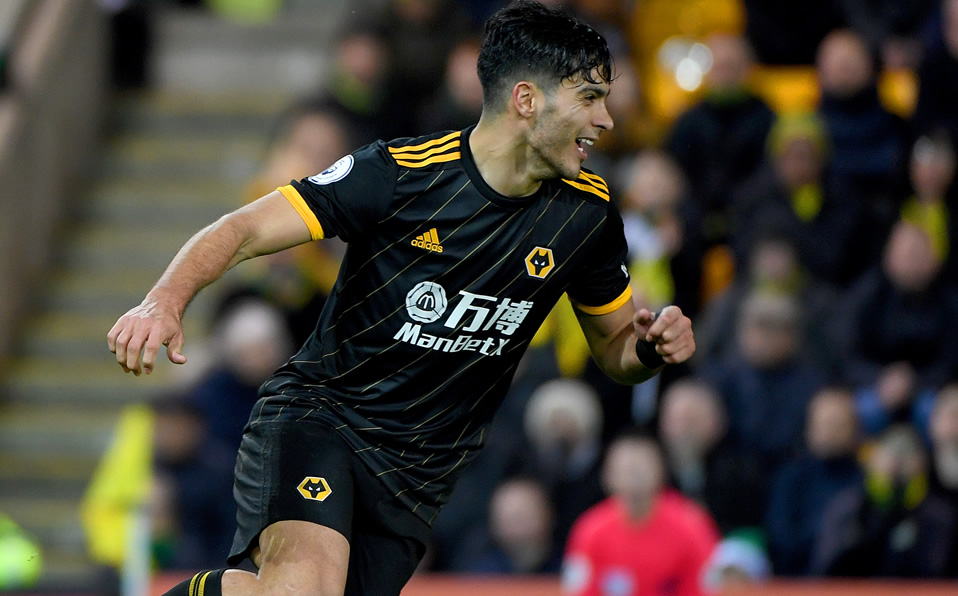Raúl Jiménez casi hace un gol de antología contra el Manchester (Twitter @Wolves)